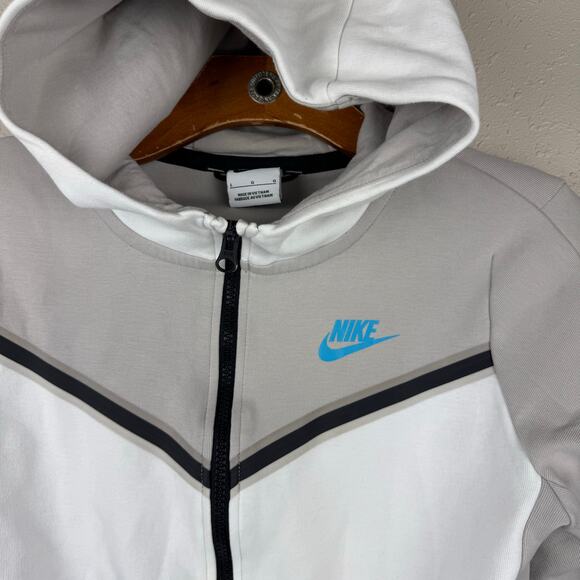 (L) Boys Nike Zip up Jacket - Picture 3 of 6